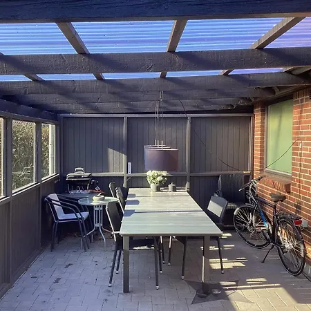 3 Person In Appartement *