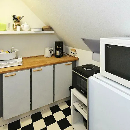 3 Person In Apartment *